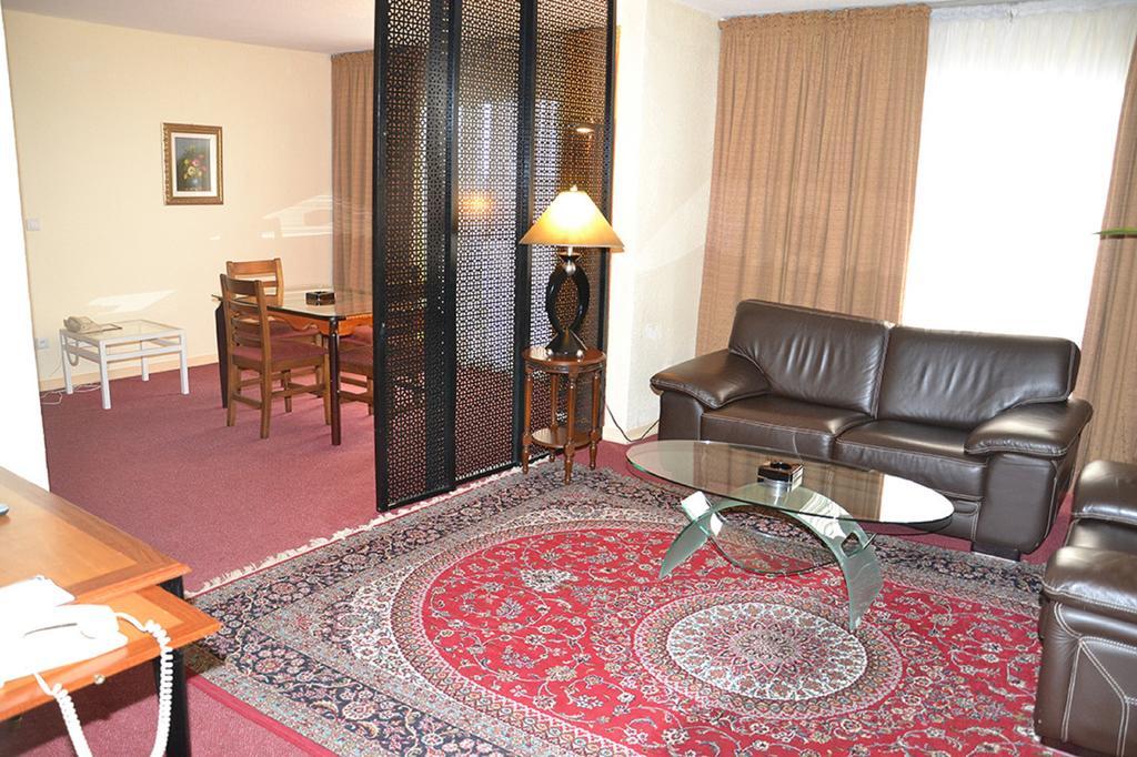 Hotel Sawa Дуала Екстер'єр фото