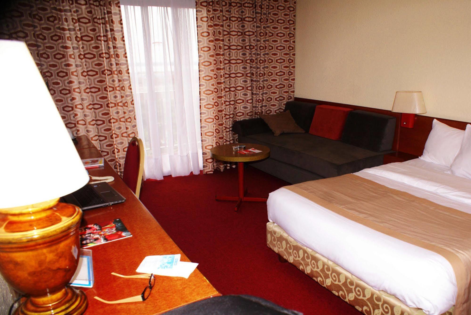 Hotel Sawa Дуала Екстер'єр фото